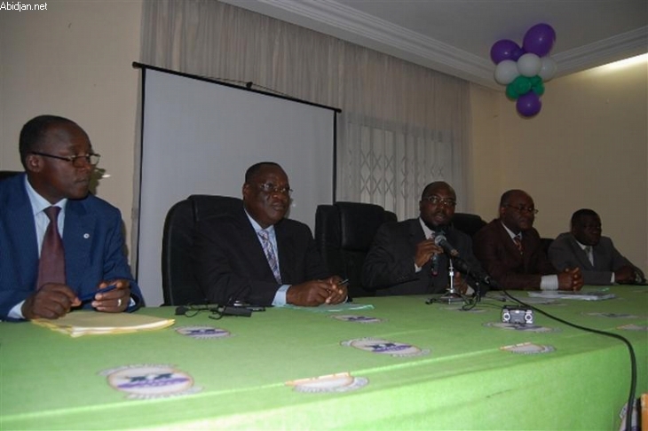 Université de Bouaké-la-Neuve / Prof Yveline Dévérin (Département de géographie, Université de Toulouse 2 -Le Mirail) explique les enjeux et pratiques pédagogiques des TIC